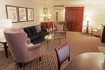 هتل Roanoke & Conference Ctr, Curio Collection By Hilton 