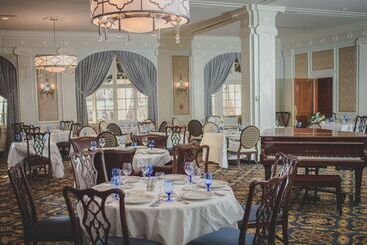 هتل Roanoke & Conference Ctr, Curio Collection By Hilton 