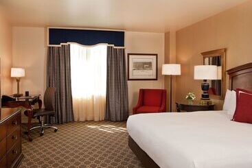 هتل Roanoke & Conference Ctr, Curio Collection By Hilton 