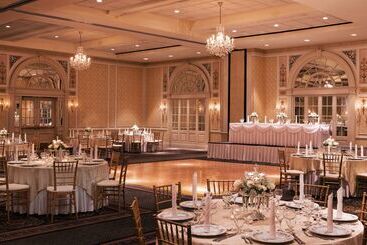 هتل Roanoke & Conference Ctr, Curio Collection By Hilton 