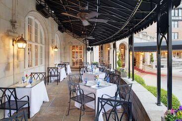 هتل Roanoke & Conference Ctr, Curio Collection By Hilton 