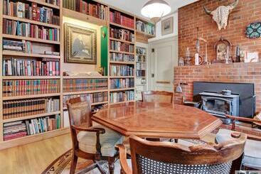 Robins Nest Bed & Breakfast