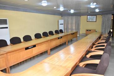 هتل Oau Conference Centre & Guest Houses Ltd