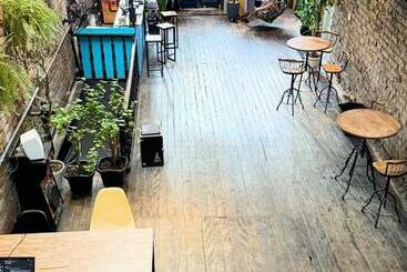 Por El Mundo Hostel