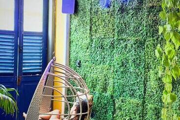 Por El Mundo Hostel