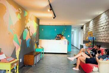 Por El Mundo Hostel