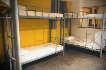 Por El Mundo Hostel