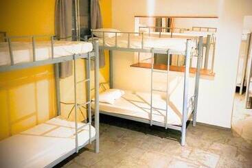 Por El Mundo Hostel