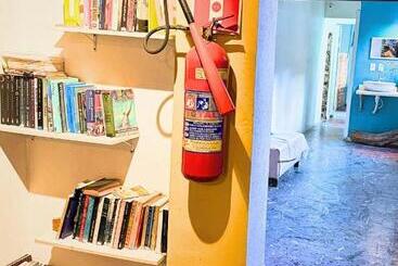 Por El Mundo Hostel