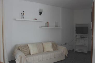 Cozy Apartment In Puerto De Naos 45 M² Mountain View - Puerto Naos