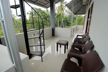 هتل Oyo 739 Residence Si Kancil