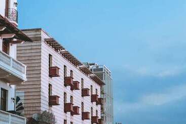 هتل Viraj Sarovar Portico Jammu