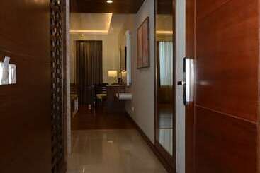 هتل Viraj Sarovar Portico Jammu