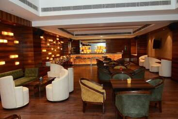 هتل Viraj Sarovar Portico Jammu