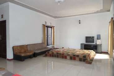 پانسیون Villa Semeru 1