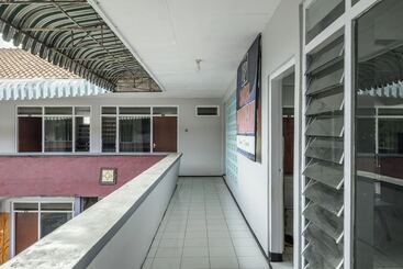Spot On 1970 Hotel Priangan
