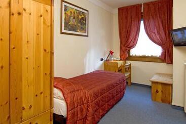 هتل Albergo Alpenrose