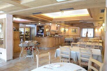 هتل Albergo Alpenrose