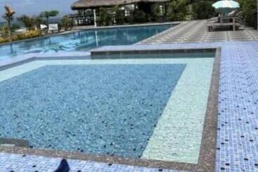 Em Royalle Hotel & Beach Resort