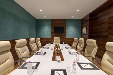 Отель Ramada By Wyndham Gandhidham Shinay