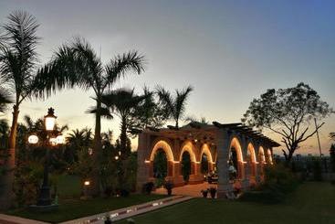 استراحتگاه Mann The Palm Retreat