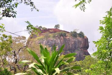Another World Hostel Sigiriya