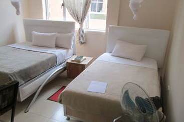 هتل Bluegum Avenue Lodge