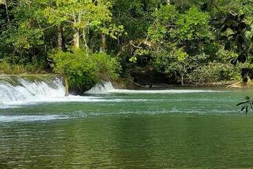 هتل Centro Ecoturistico Rio Chuc Tej