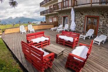 هتل Chalet Des Alpes