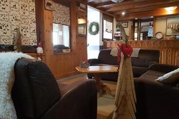 هتل Chalet Des Alpes