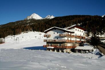 هتل Chalet Des Alpes
