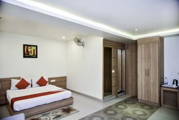 هتل City Square By Oyo Rooms