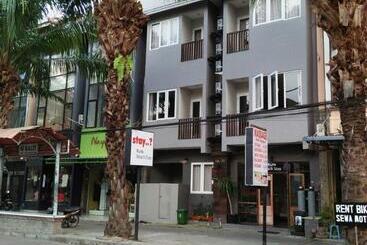 هتل Kuta Beach Stay