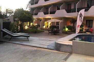 هتل Mayfair Resort