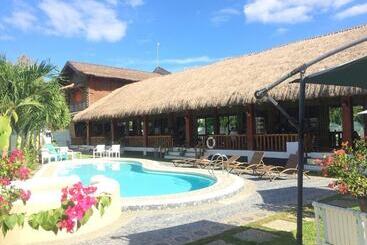 هتل Mayfair Resort