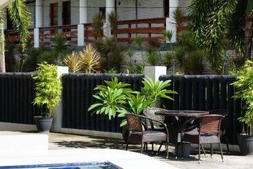 هتل Mayfair Resort