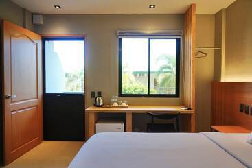 هتل Mayfair Resort