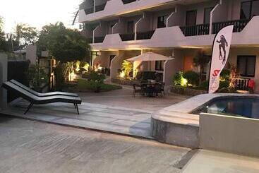 هتل Mayfair Resort