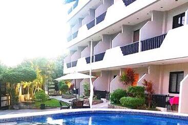 هتل Mayfair Resort
