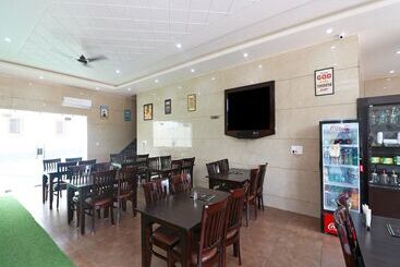 هتل Vaikunth Resort By Oyo Rooms