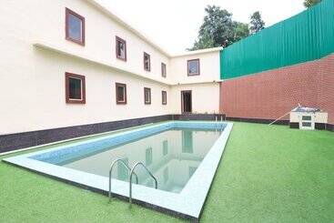 هتل Vaikunth Resort By Oyo Rooms