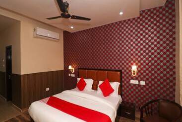 هتل Vaikunth Resort By Oyo Rooms