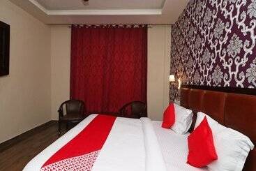 هتل Vaikunth Resort By Oyo Rooms