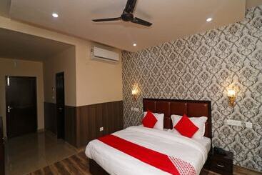 هتل Vaikunth Resort By Oyo Rooms