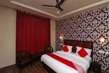 هتل Vaikunth Resort By Oyo Rooms