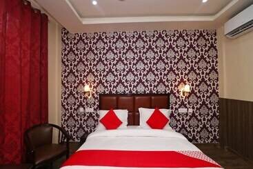 هتل Vaikunth Resort By Oyo Rooms