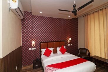 هتل Vaikunth Resort By Oyo Rooms
