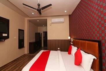 هتل Vaikunth Resort By Oyo Rooms