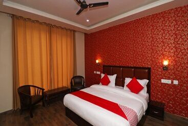 هتل Vaikunth Resort By Oyo Rooms
