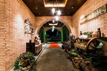 تختخواب و صبحانه Gwandalan House